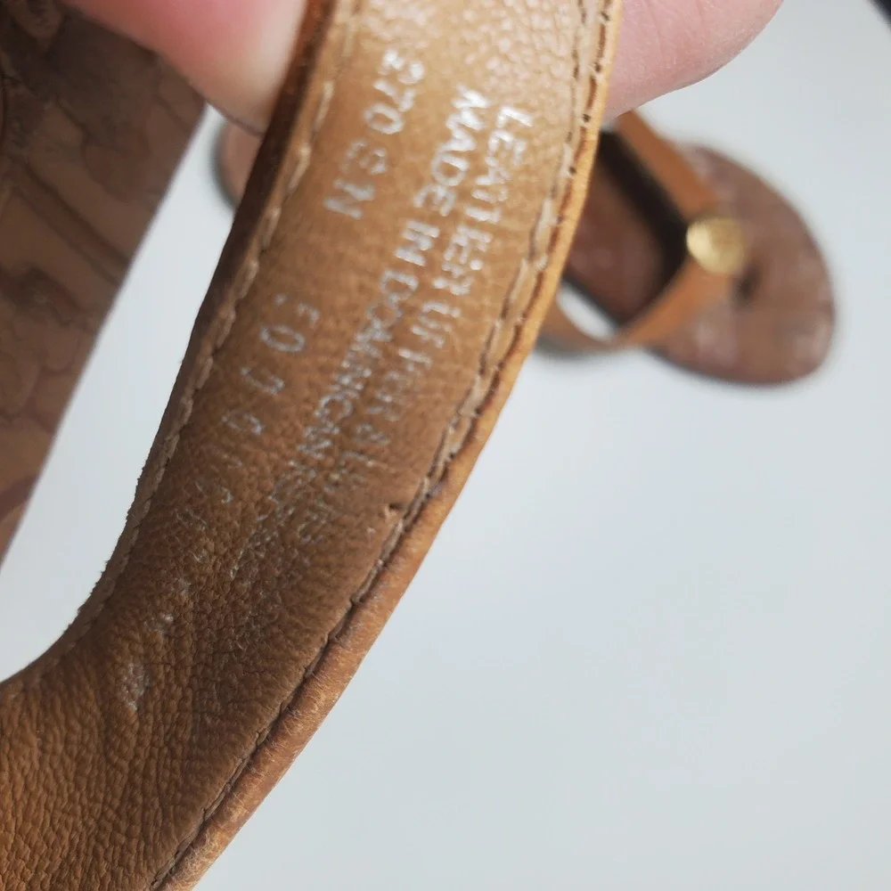 Tory Burch Miller Tan Leather Logo Medallion Thong Sandal 6M Flip Flops 50908667